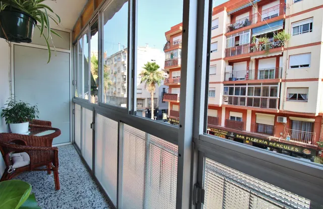 ¡Oportunidad única de inversión en Alicante! Piso en venta en Pinoso, 9 – 1º Izquierda — 24