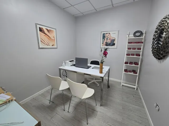Estupendo local comercial junto a Corte Ingles — 18
