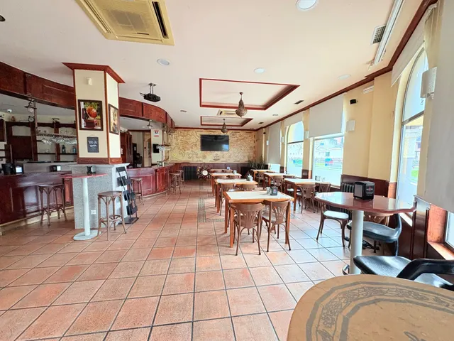 LOCAL TOTALMENTE ACONDICIONADO - LISTO PARA FUNCIONAR con po - foto 3