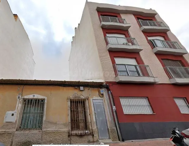 SE VENDE piso OKUPA en C Pi Antonio Hnez Carpe 19 de Murcia - foto 2