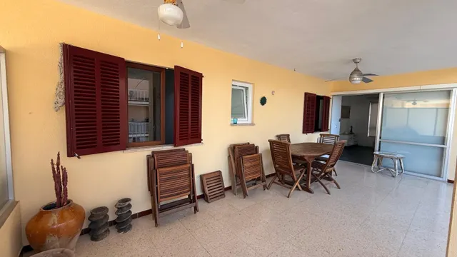 Apartamento con gran terraza y vistas al mar — 6