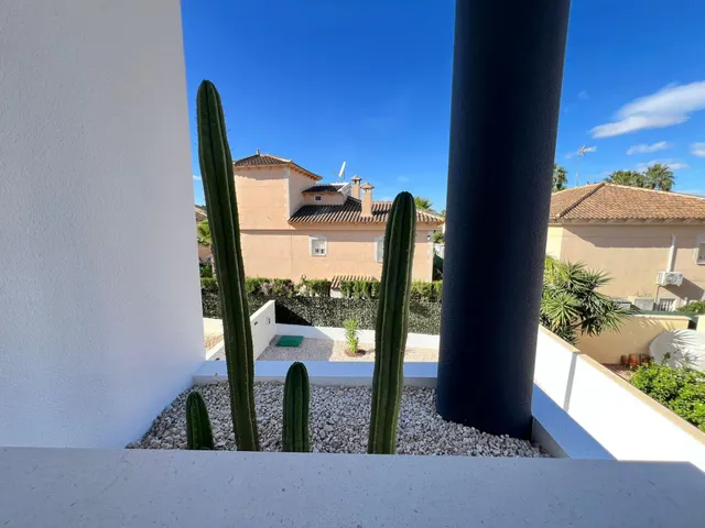 CHALET CON SOLÁRIUM, PISCINA Y SÓTANO — 21