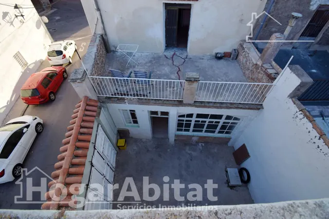Amplia casa con 2 terrazas y garaje — 44