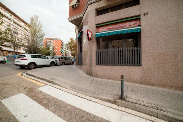 Local esquinero muy luminoso en Cerdanyola Sud, Mataró — 15