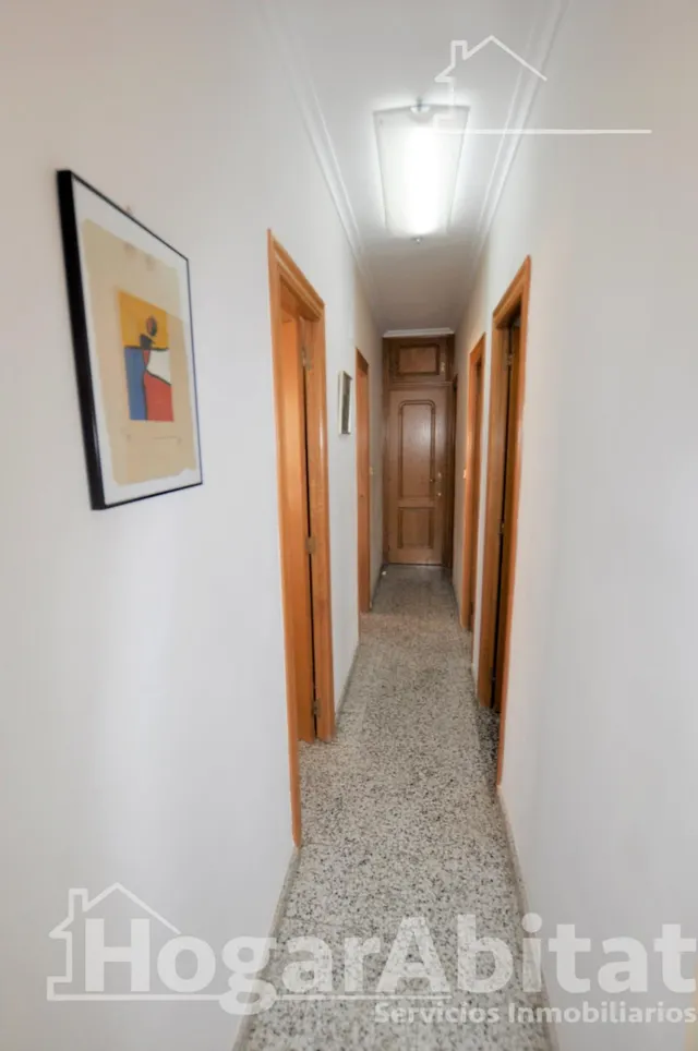 Luminoso piso esquinero con dos balcones y dos plazas de garaje incluidas — 39