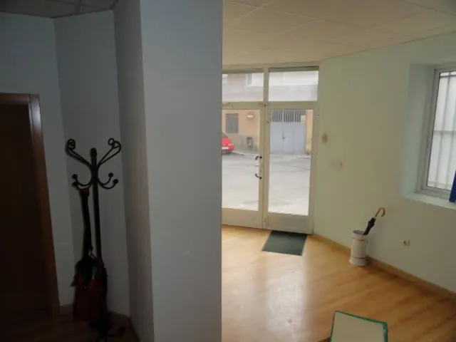 LOCAL COMERCIAL — 9