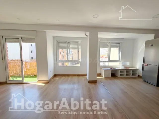 REFORMADO CON 4 DORMITORIOS Y BALCÓN - foto 3