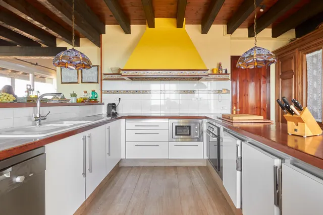 ESPECTACULAR CASA EN LA CORNISA CON VISTAS AL MAR — 18