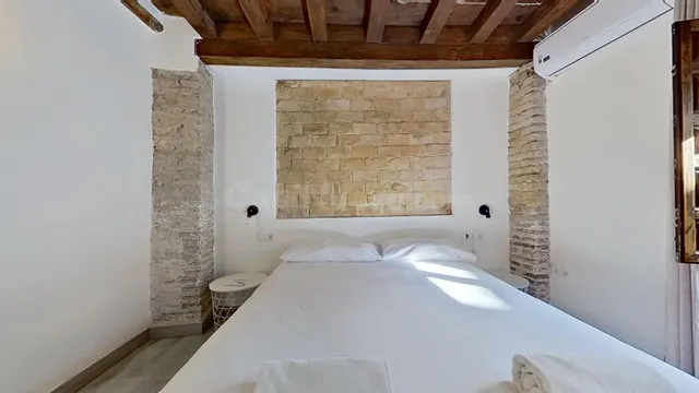 Edificio turístico con cambio de uso a Hostal — 12