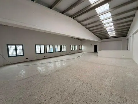 NAVE INDUSTRIAL  EN REUS CON GRAN PATIO PRIVADO — 12