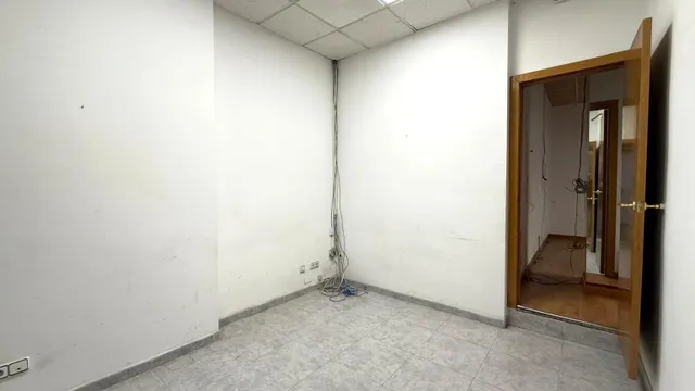 Amplio Local Comercial en Alquiler en Montigalà, Badalona -  - foto 5