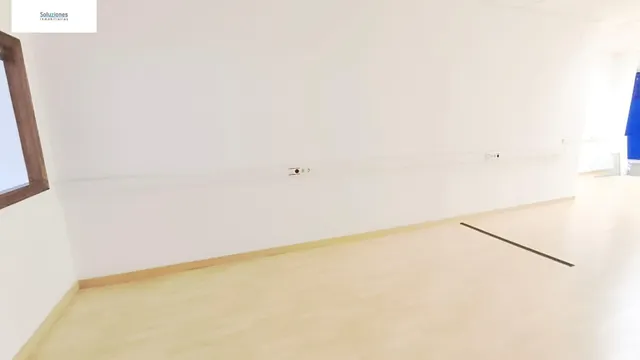 LOCAL DE 1100 M2 EN ZONA FERIA — 11