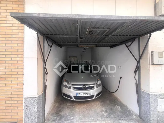 Local convertible en vivienda adosada junto al centro — 8