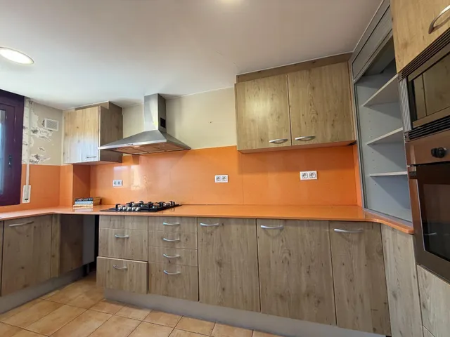 NO ES UNA ALQUILER ANUAL ES UNA COMPRA APLAZADA Tríplex exclusivo con vistas al mar  y a la montaña en Vilamaniscle — 9