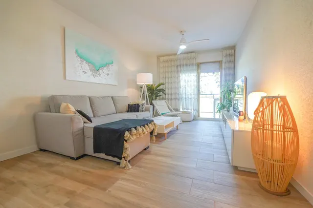 Piso reformado en Cambrils con piscina y parking incluido — 11