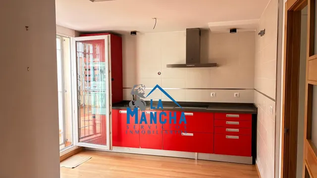 INMOBILIARIA LA MANCHA VENDE ADOSADO EN BARRIO MEDICINA. — 10