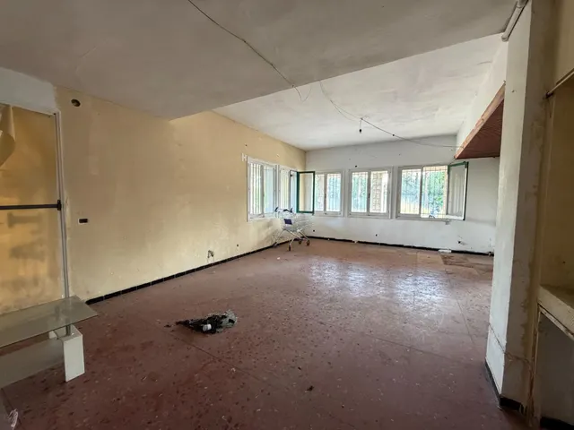 Finca en la entrada de autovia — 16