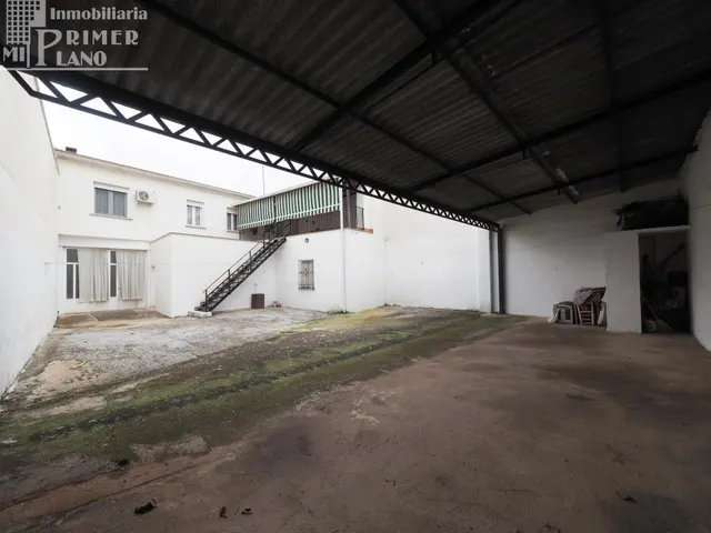 Amplia Casa en Venta en Tomelloso - Calle Alfonso XII y Call - foto 2