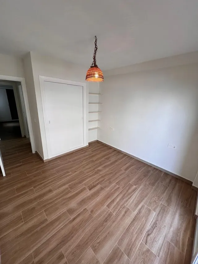 Apartamento con terraza, Alicante, Torrevieja. 2 habitaciones, 80 m2, 90 metros al mar — 10
