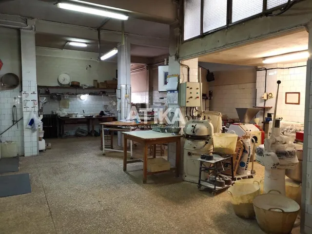 LOCAL VENTA ACONDICIONADO COMO PANADERÍA — 12