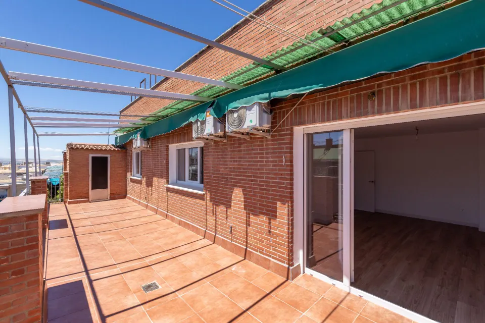 Gran ático reformado de cuatro dormitorios con magnífica terraza