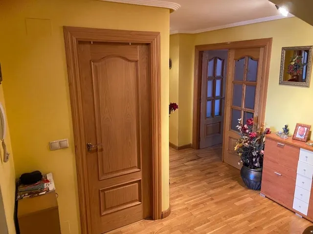 SE VENDE AMPLIO DÚPLEX EN EL CENTRO. COCINA, SALÓN, 3 HAB., 2 BAÑOS, TERRAZAS Y TRASTERO. — 22