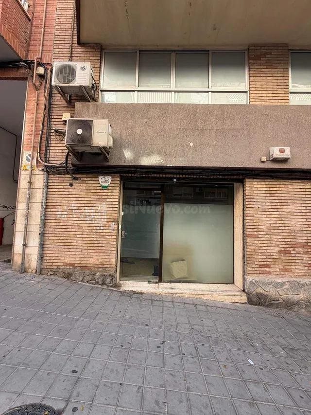 Amplio Local Comercial en la Zona de Santo Domingo, Alicante por solo €140.000 — 4