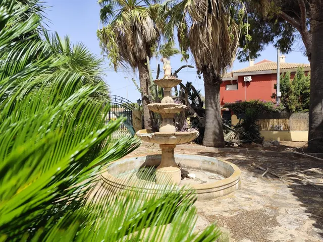 Espectacular villa con piscina y amplios jardines en los urrutias — 2