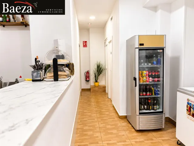 Traspaso de heladería-cafetería totalmente equipada — 9