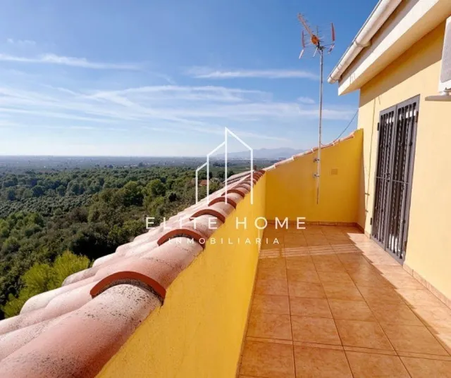 Una villa para disfrutar en familia en exclusiva urbanización y con el mediterráneo como horizonte — 40