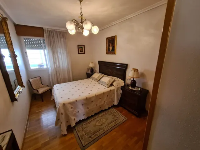 SE VENDE  PISO AMUEBLADO, 132 M2 EN LA BAÑEZA, 3 HAB., 2 BAÑOS, TERRAZA, ASCENSOR., — 13