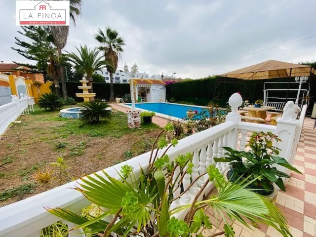 Gran Casa Independiente con piscina y zonas ajardinadas. — 7