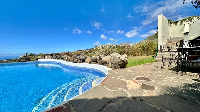 Villa independiente con piscina, jardines y vistas panorámicas al mar y al Teide. — 46