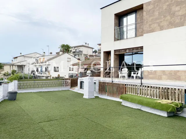 Casa o chalet independiente en venta en Calle d'Enric Morera — 10