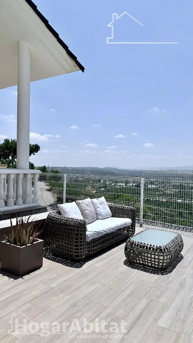 GRAN CHALET DE DOS PLANTAS CON PISCINA Y VISTAS DESPEJADAS — 25