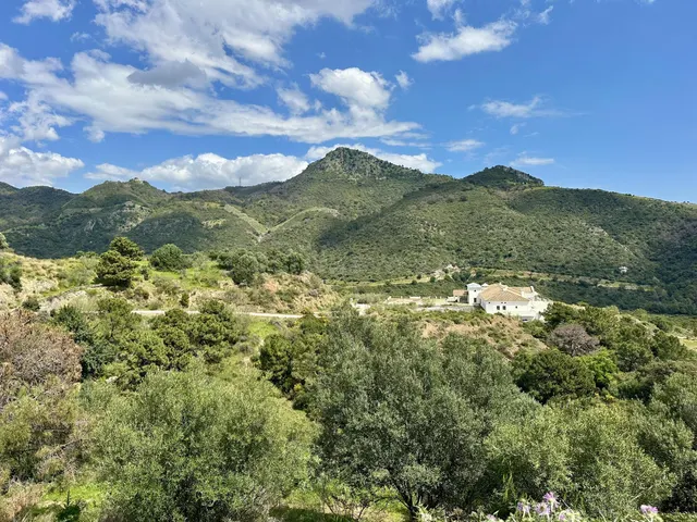 Parcela exclusiva Montemayor Benahavís con vistas al mar - foto 3