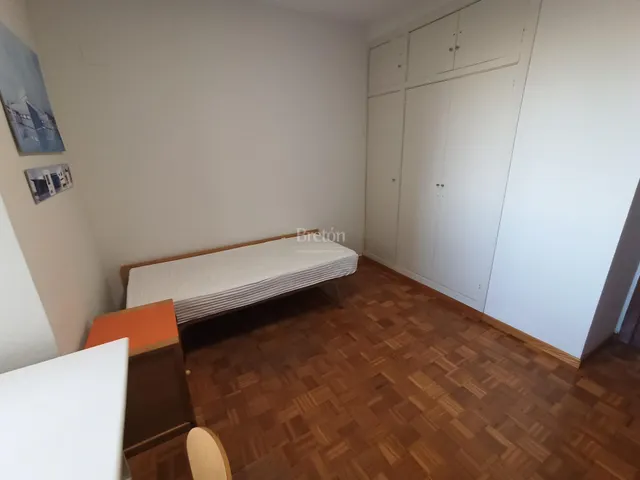 Interesante piso, incluye plaza de garaje, Sector Universidad. — 21