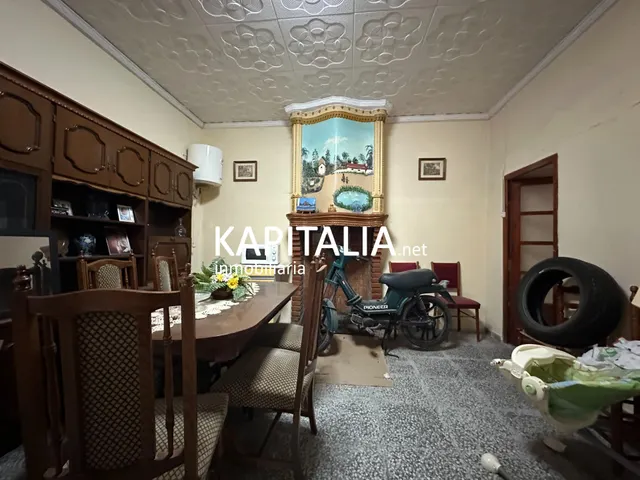 Casa en VENTA en Cerdà con cochera, patio interior y chimenea, ideal para reformar — 11