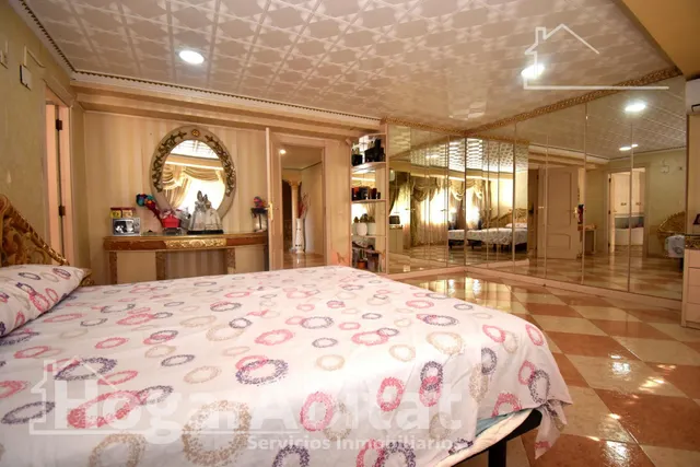 AMPLIA CASA CON GARAJE Y GRAN TERRAZA Y UNA SEGUNDA VIVIENDA — 13