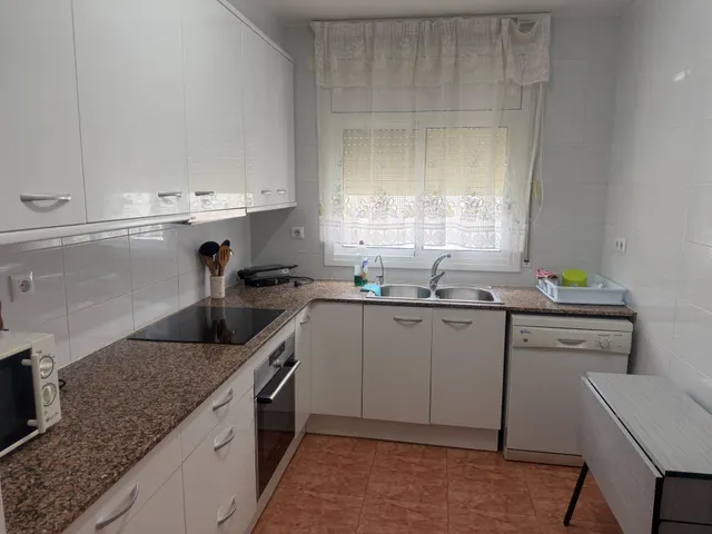 VIVIENDA ADOSADA DE 3 PLANTAS CON GARAJE , 4 habitaciones , AMPLIAS TERRAZAS EN SEGUR DE CALAFELL. — 12