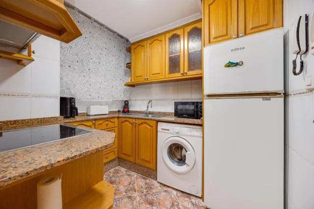 Apartamento de 2 dormitorios en Torrevieja, a 200m de la Playa de Los Locos — 2