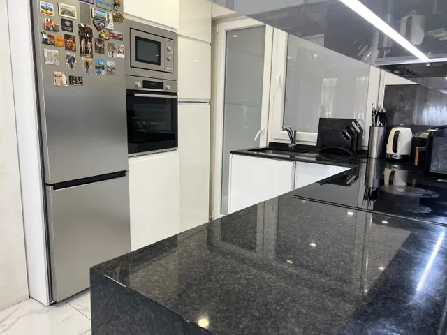 Apartamento reformado con terraza, en la provincia de Alicante, en la ciudad de Torrevieja. 3 habitaciones | 98 m2 | A 60 metros del mar — 10