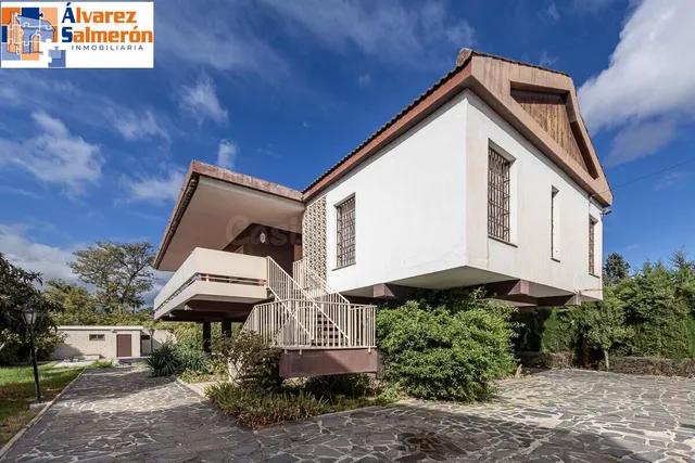 Gran casa con parcela y piscina en Cájar - foto 4