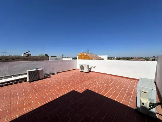 CASA EN LA PUEBLA DE CAZALLA — 35