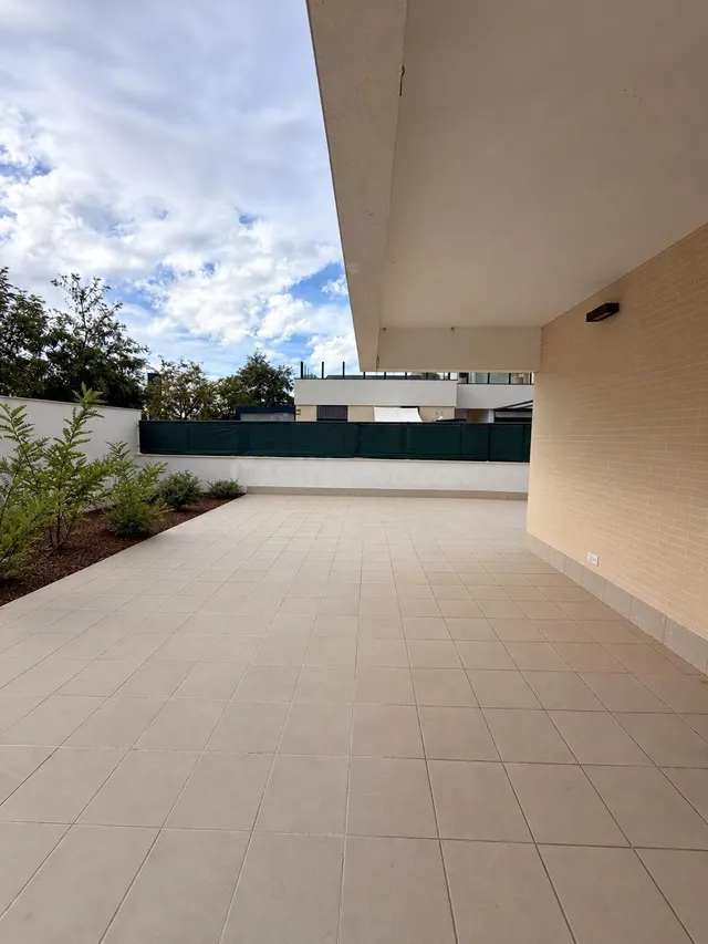 Moderna Planta Baja en Mairena del Aljarafe con Amplio Patio - foto 4