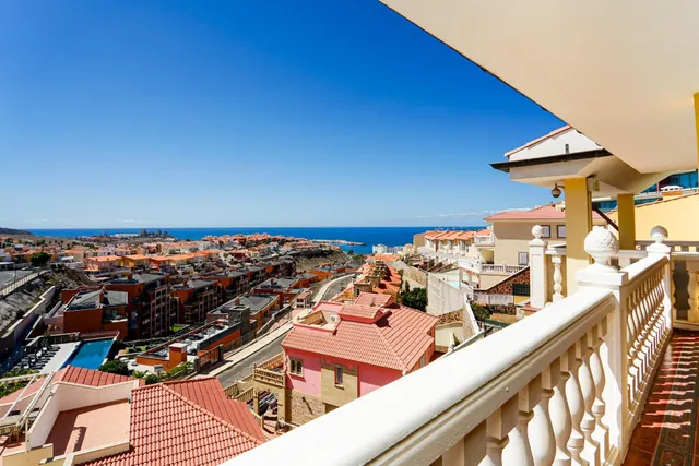 Elegante villa de 4 dormitorios en Arguineguín | Vistas panorámicas al mar, gran parcela y un potencial excepcional! — 21