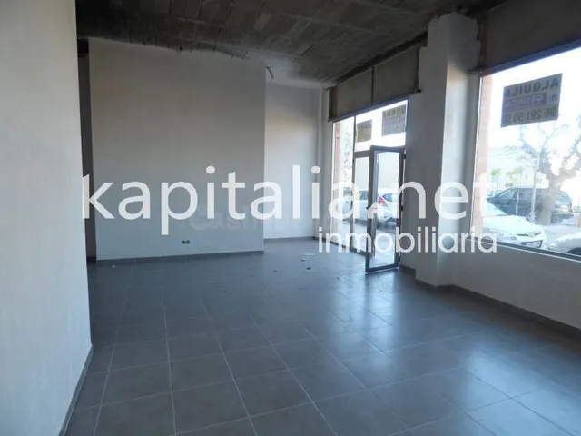 Local en alquiler y venta en el barrio de san Jose - foto 2
