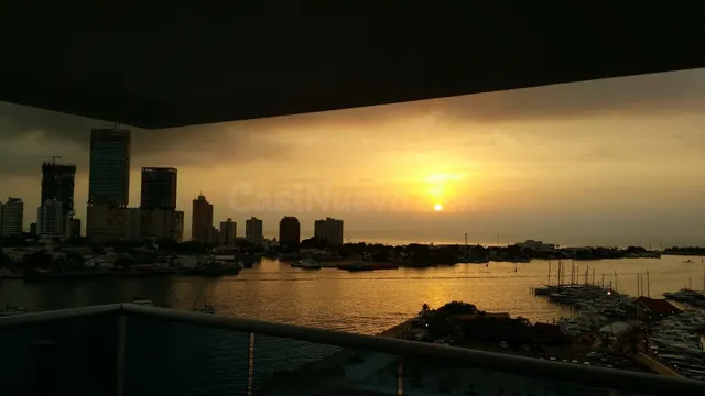 Apartamento con Vista a la Bahía en Manga – Amplio, Exclusiv