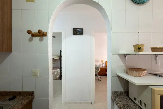 Estupendo apartamento con amplia terraza y piscina comunitaria, idoneo como vacacional, rodeado de todos los servicios — 7
