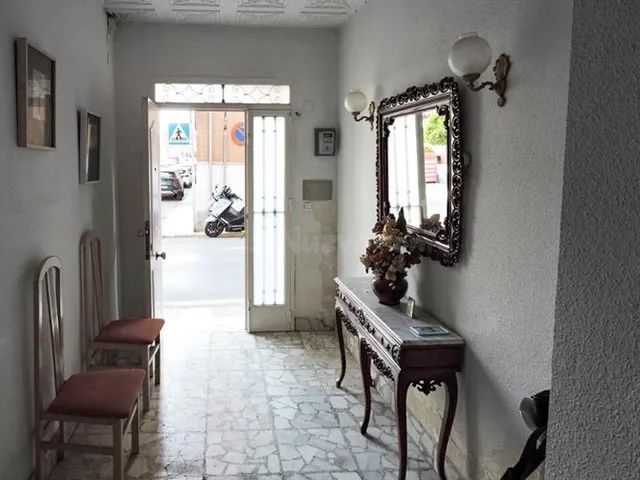 Casa independiente en esquina con local comercial y negocio  - foto 2